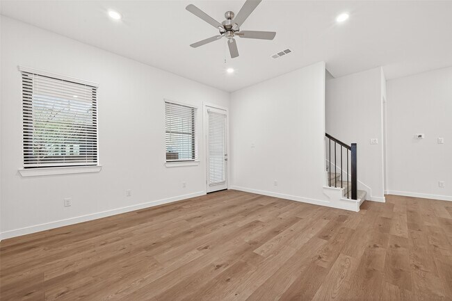 Building Photo - 3203 Home Ct