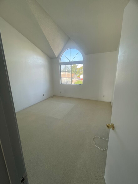 Building Photo - 1362 W Orange Grove Ave