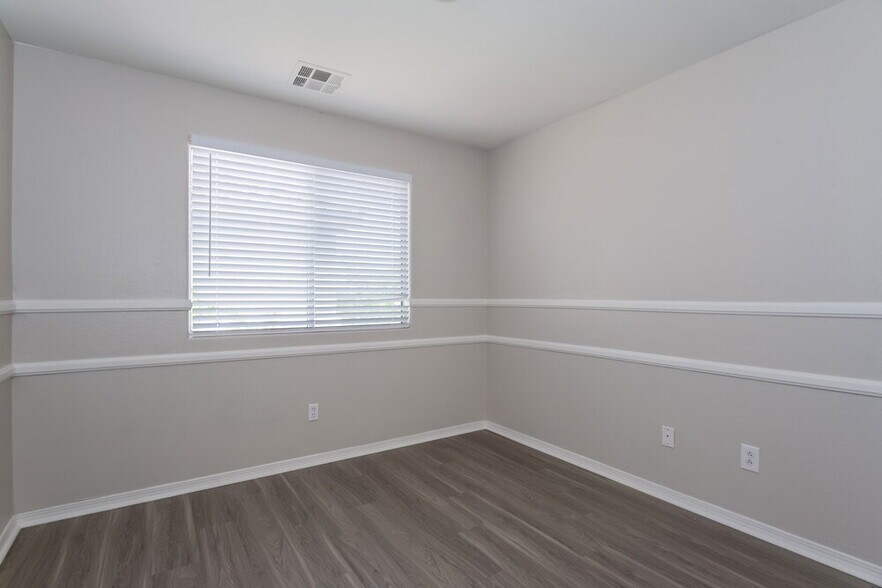 Building Photo - 530 Eresma St