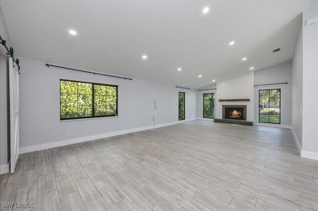 Building Photo - 6161 Waxmyrtle Way