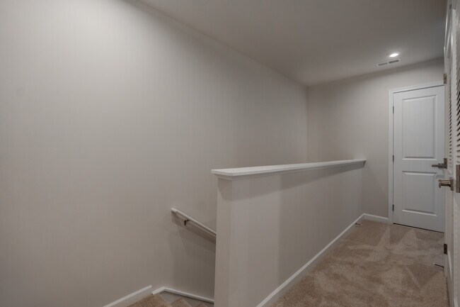Building Photo - 113 Filly Ln