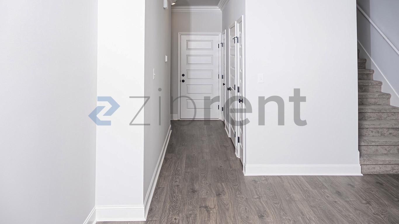 Building Photo - 532 Rohan Dr