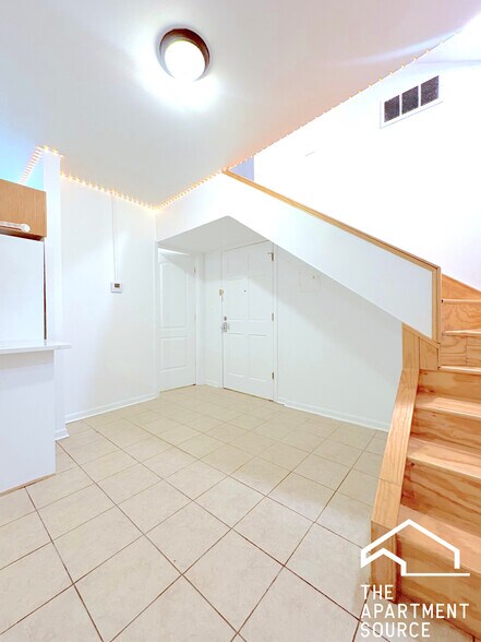 Building Photo - 1900 S Throop St