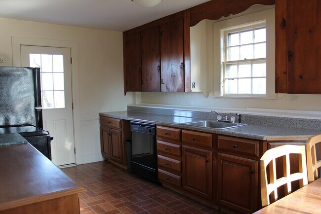 Building Photo - 134 Sandwich Rd