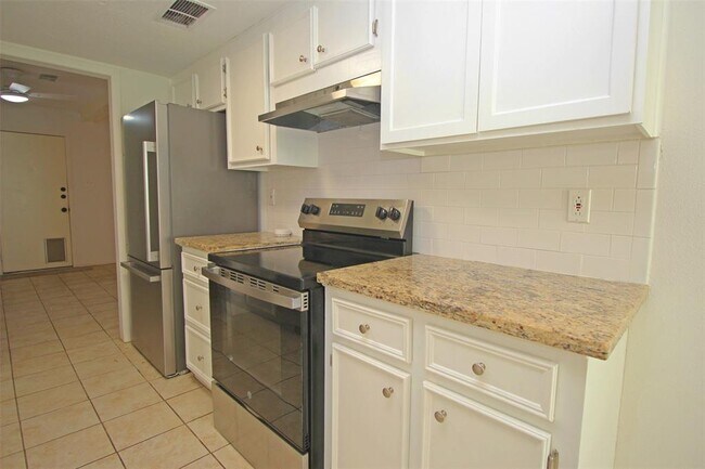 Building Photo - 1503 Cedar Cove St