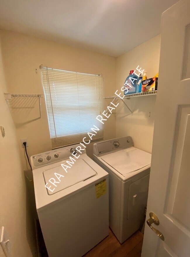 Building Photo - 7226 Zoe Cir