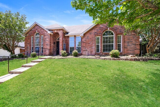Building Photo - $1,995 4 Bed/2 Bath/2 Garage Ready for Move-in Rockwall Home in Highland Meadows