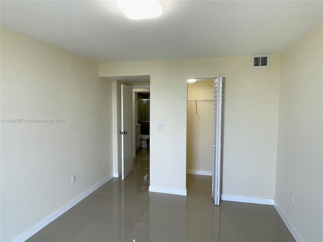 Building Photo - 16950 W Dixie Hwy