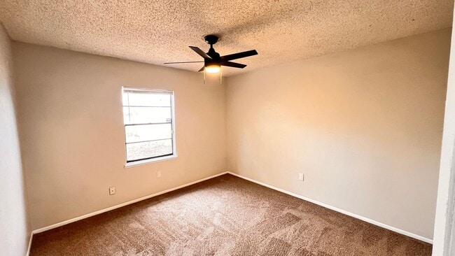 Building Photo - Lovely 3 bedroom, 2 bath in Deltona