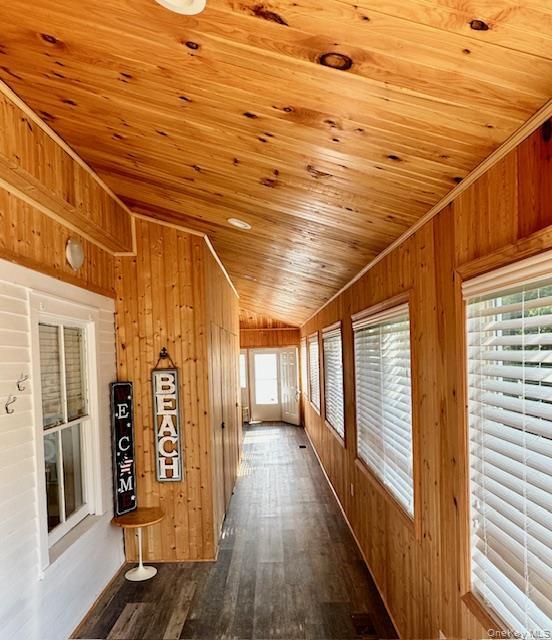 Building Photo - 2898 Edgemere Dr