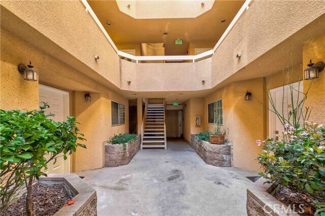 Building Photo - 1034 W Alameda Ave