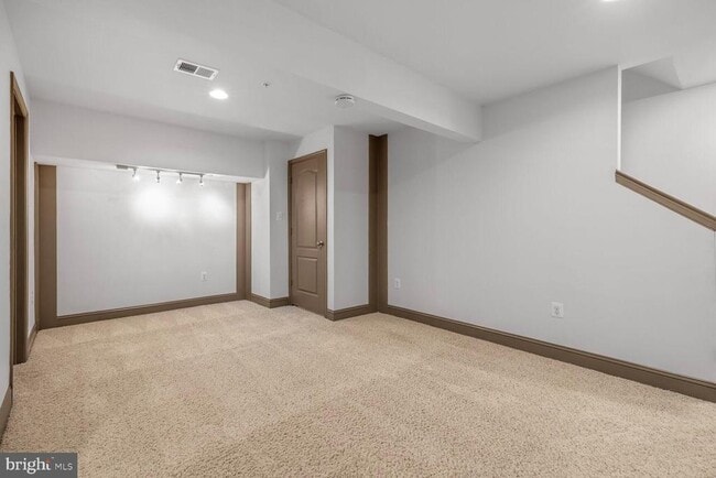 Building Photo - 306 Park Ave