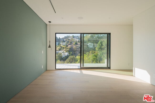 Building Photo - 1931 Sunset Plaza Dr