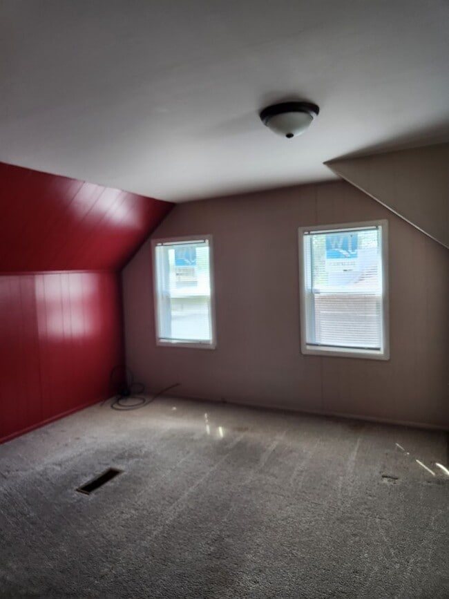 Building Photo - VOUCHER FREINDLY - COME SEE!!!!!!