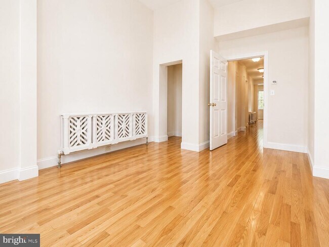 Building Photo - 2808 W Girard Ave