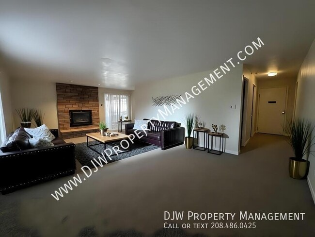 Building Photo - 624 W Linden St