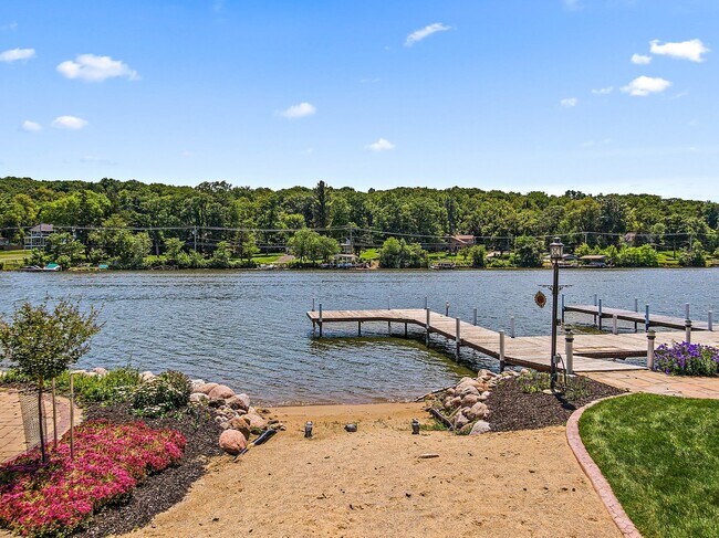 Building Photo - 1037 N Harrison St