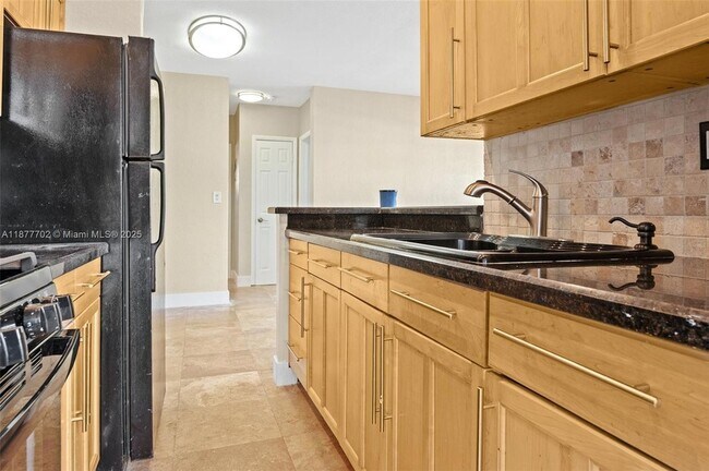 Building Photo - 7315 Byron Ave