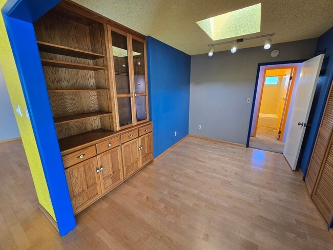 Building Photo - Spacious 3BR/2BA with Modern Upgrades, Lar...