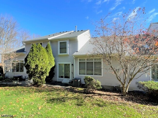 Building Photo - 11 Magnolia Ln