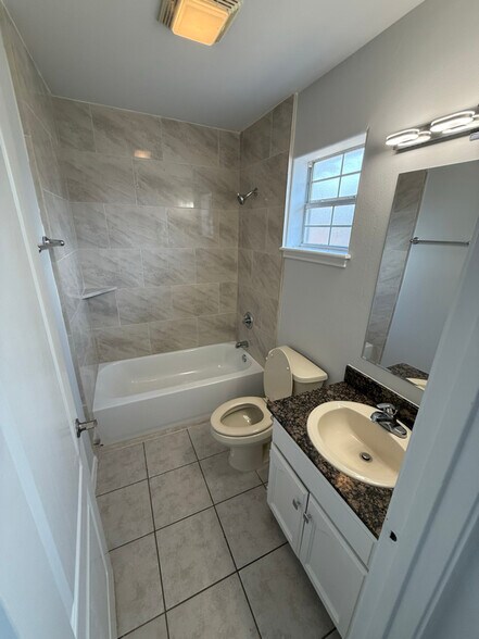 Building Photo - 1168 Savannah Loop