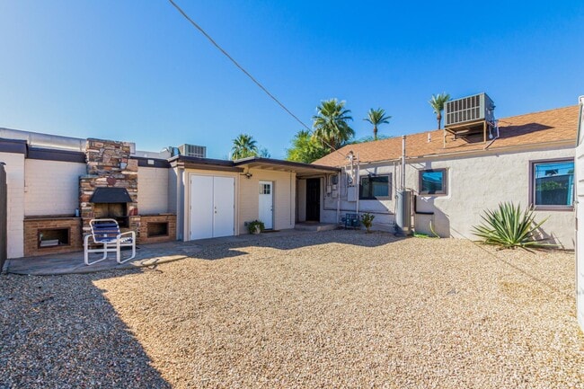 Building Photo - 4613 N 11th Pl