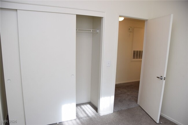 Building Photo - 50 Aura de Blanco St