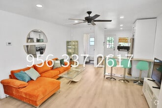 Building Photo - 807 Dreiss St