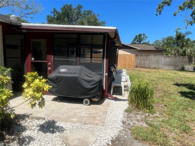 Building Photo - 2425 Doud St