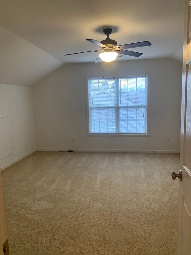 Building Photo - 3 Bedroom Rental on Cul-De-Sac!