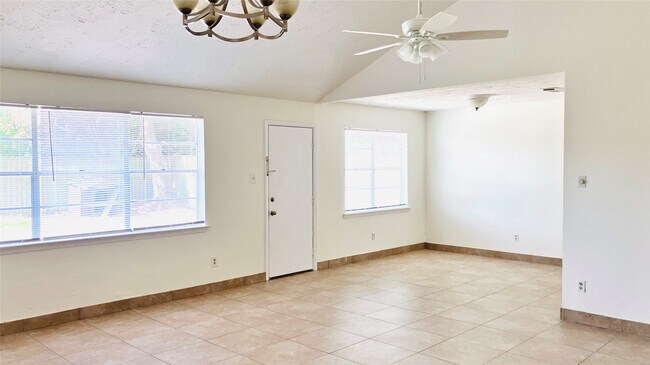 Building Photo - 16719 Maplemont Dr