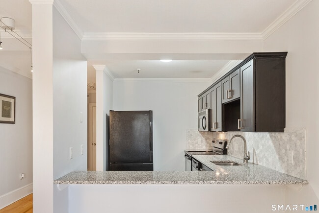 Building Photo - 32 Haviland St