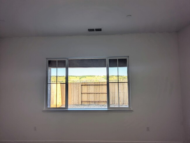 Building Photo - 5069 Brooks Cir