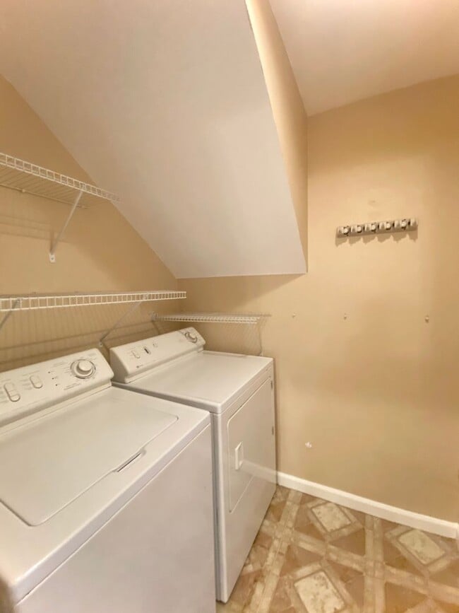 Building Photo - Spacious 3 Bedroom Home with Loft, Private Backyard, and Prime Commuter Location Near BART