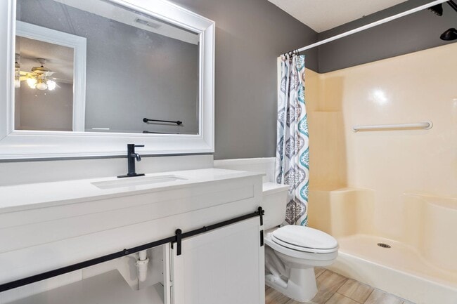 Building Photo - Beautiful 4 Bed 3.5 Bath Home on 20 Acres