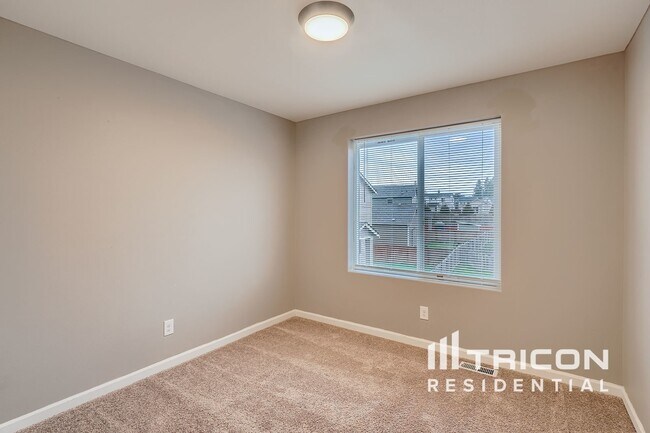 Building Photo - 19416 21st Ave Ct E