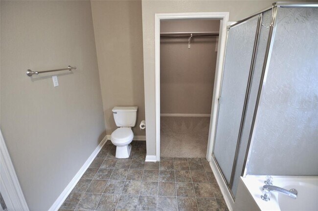 Building Photo - 1830 Paradise Ridge Dr