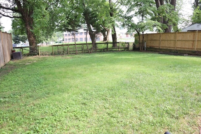 Building Photo - Very Cute 3 bedroom just 7 Minutes to Twin...