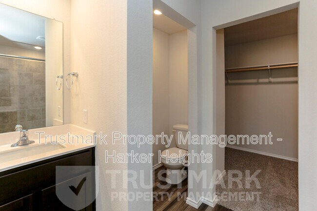 Building Photo - 1003 Cedar Trl