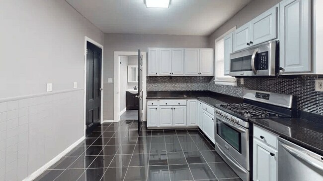 Building Photo - 308 S Beech St
