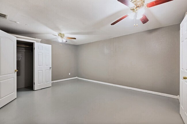 Building Photo - 521 Brazos St