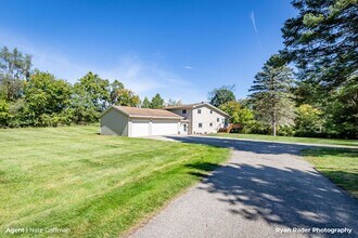 Building Photo - Downtown Rockford Single Family Home on White Pine Trail