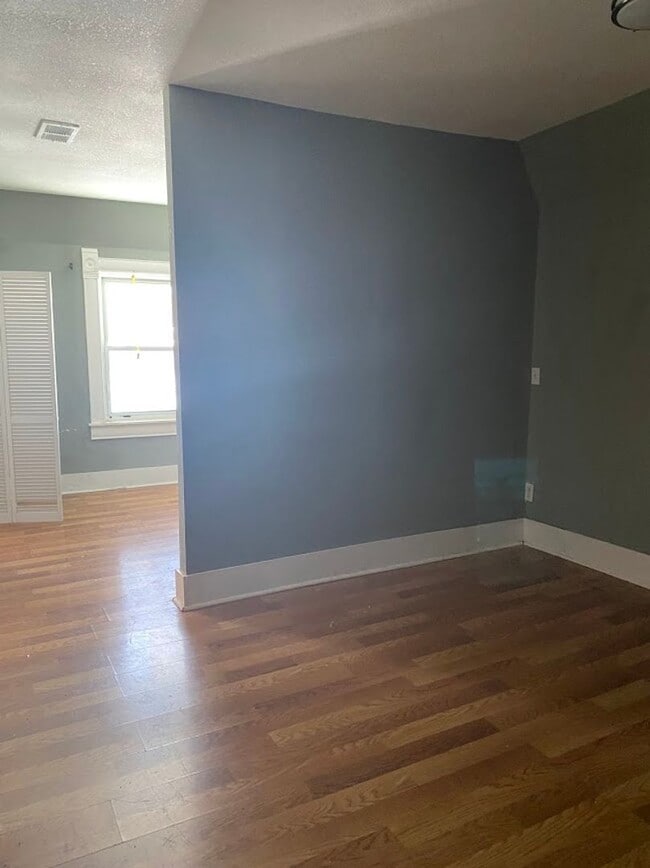 Building Photo - 1345 S Water St