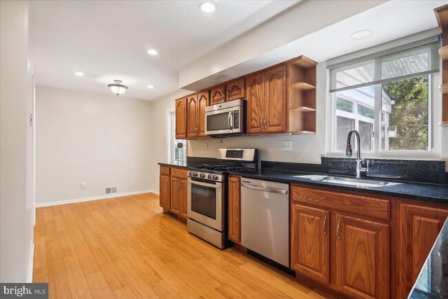 Building Photo - 8709 Sleepy Hollow Ln