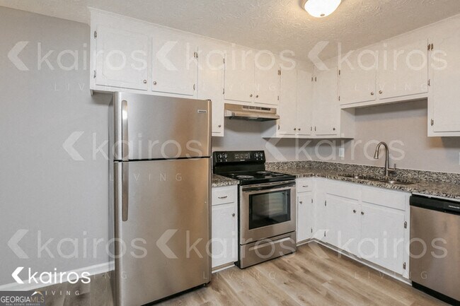 Building Photo - 365 Deer Park Dr