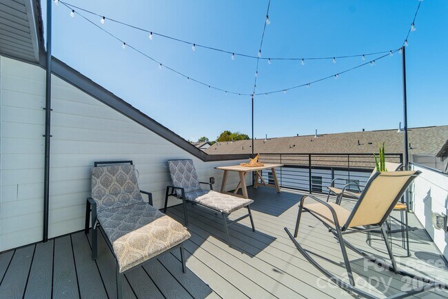 Building Photo - 4040 Hidden Oaks Dr