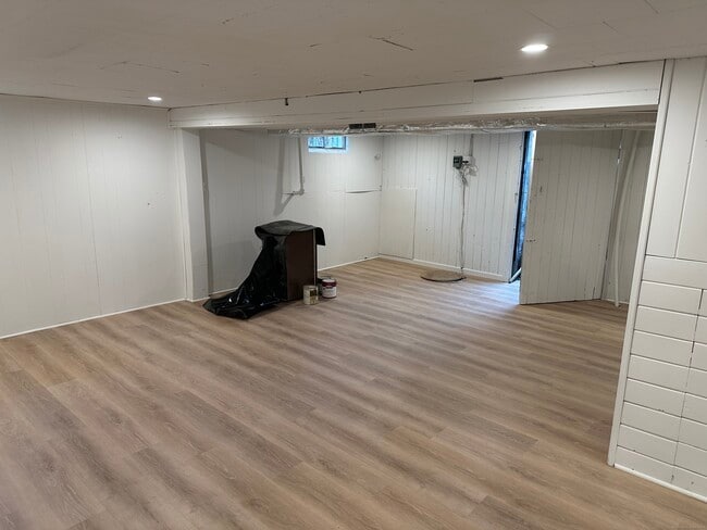 Building Photo - 98 Wooster St