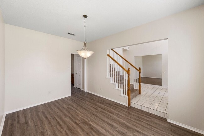 Building Photo - 6917 Club Creek Dr