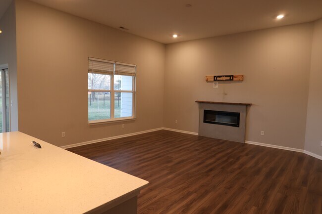 Building Photo - 2951 Daylily Dr