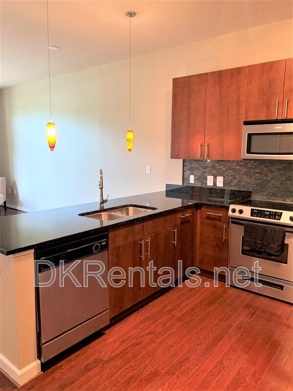 Building Photo - 711 Cosmopolitan Dr NE